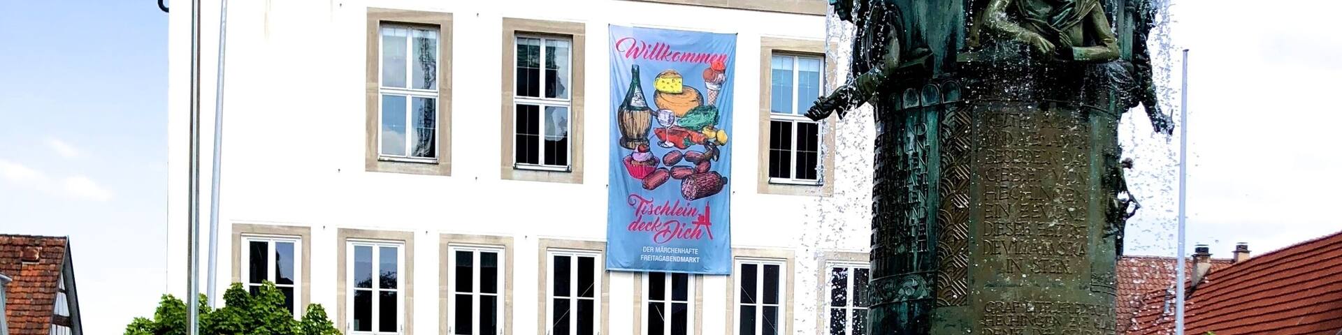 The New Town Hall on the market square in Hechingen is the seat of the mayor, the city council and the headquarters of the city administration. The seven-storey building was built between 1956 and 1958 according to plans by Paul Schmitthenner in the classicist style, and the first mention of a town hall in Hechingen dates from 1461.