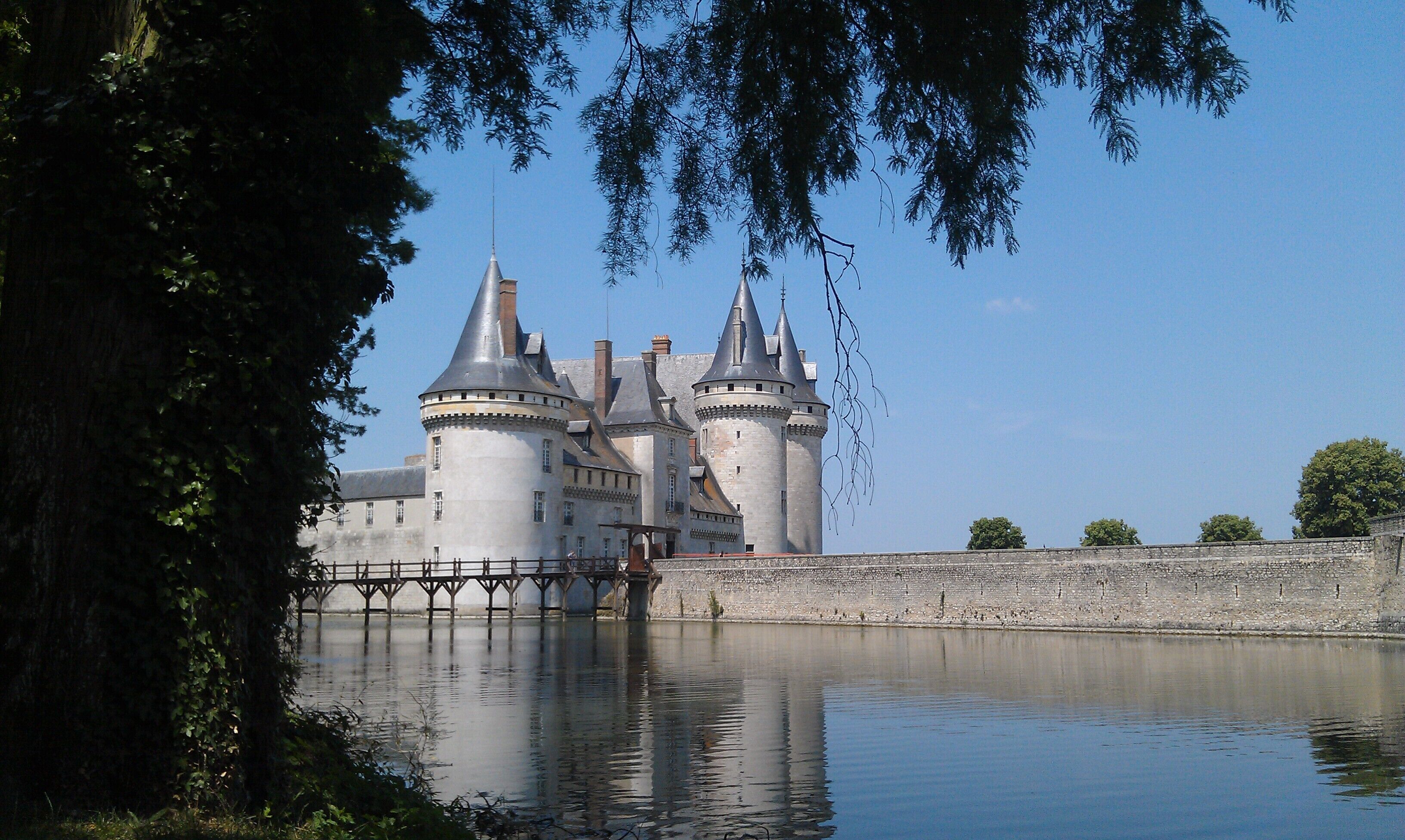 This building is en partie classé, en partie inscrit au titre des Monuments Historiques. It is indexed in the Base Mérimée, a database of architectural heritage maintained by the French Ministry of Culture, under the references IA00013383 and PA00099024 .