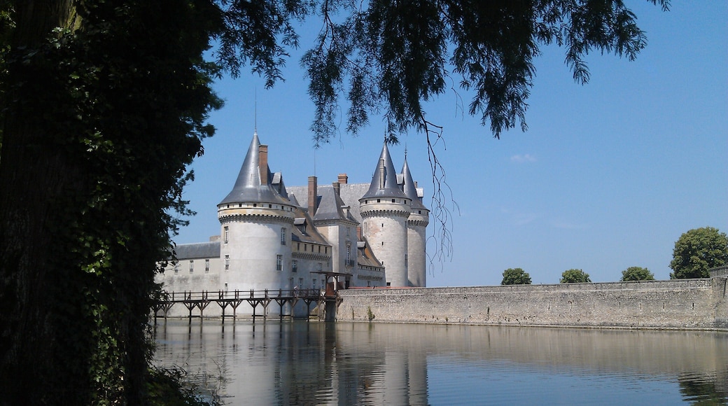 This building is en partie classé, en partie inscrit au titre des Monuments Historiques. It is indexed in the Base Mérimée, a database of architectural heritage maintained by the French Ministry of Culture, under the references IA00013383 and PA00099024 .