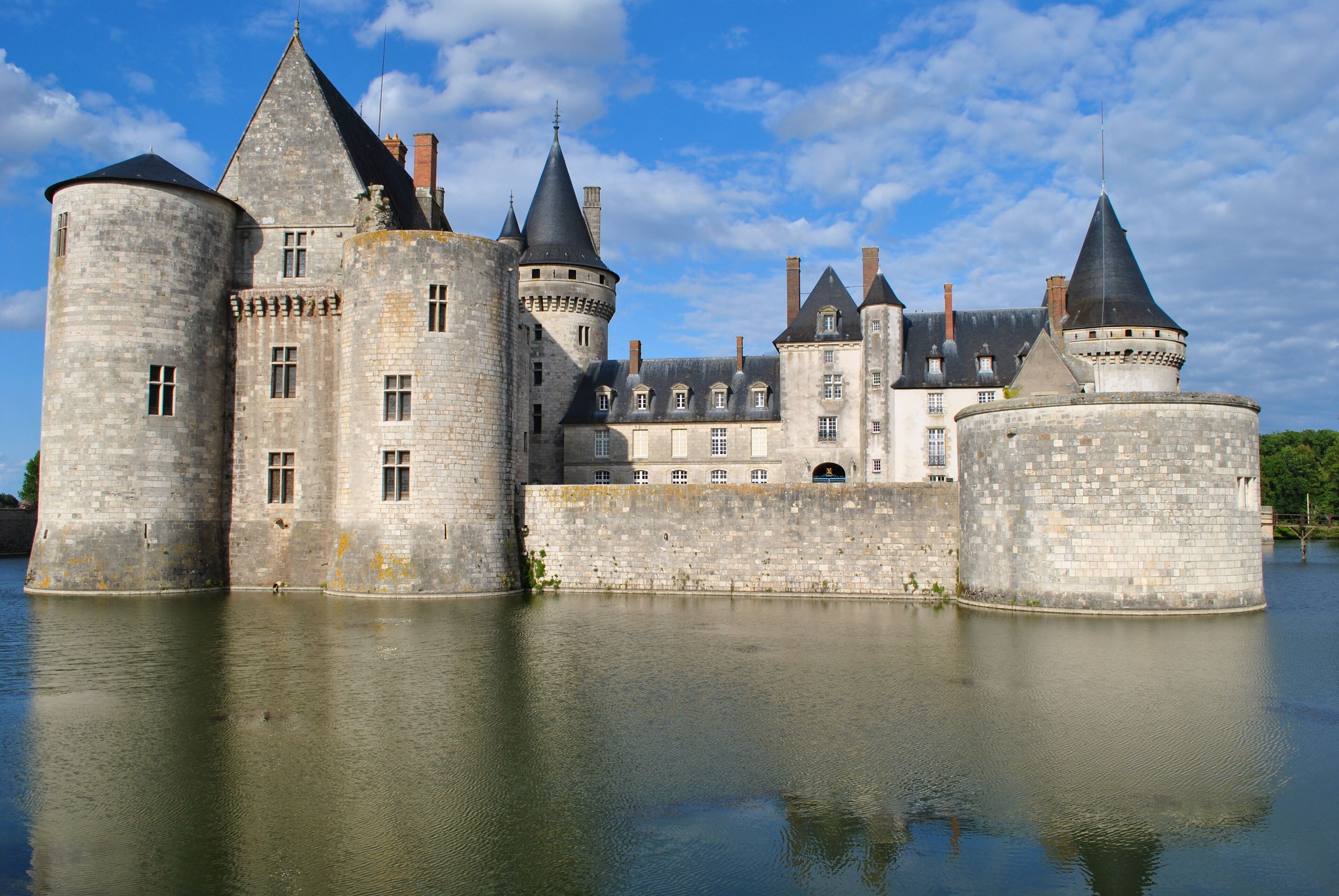 This building is indexed in the Base Mérimée, a database of architectural heritage maintained by the French Ministry of Culture, under the reference PA00099024 .