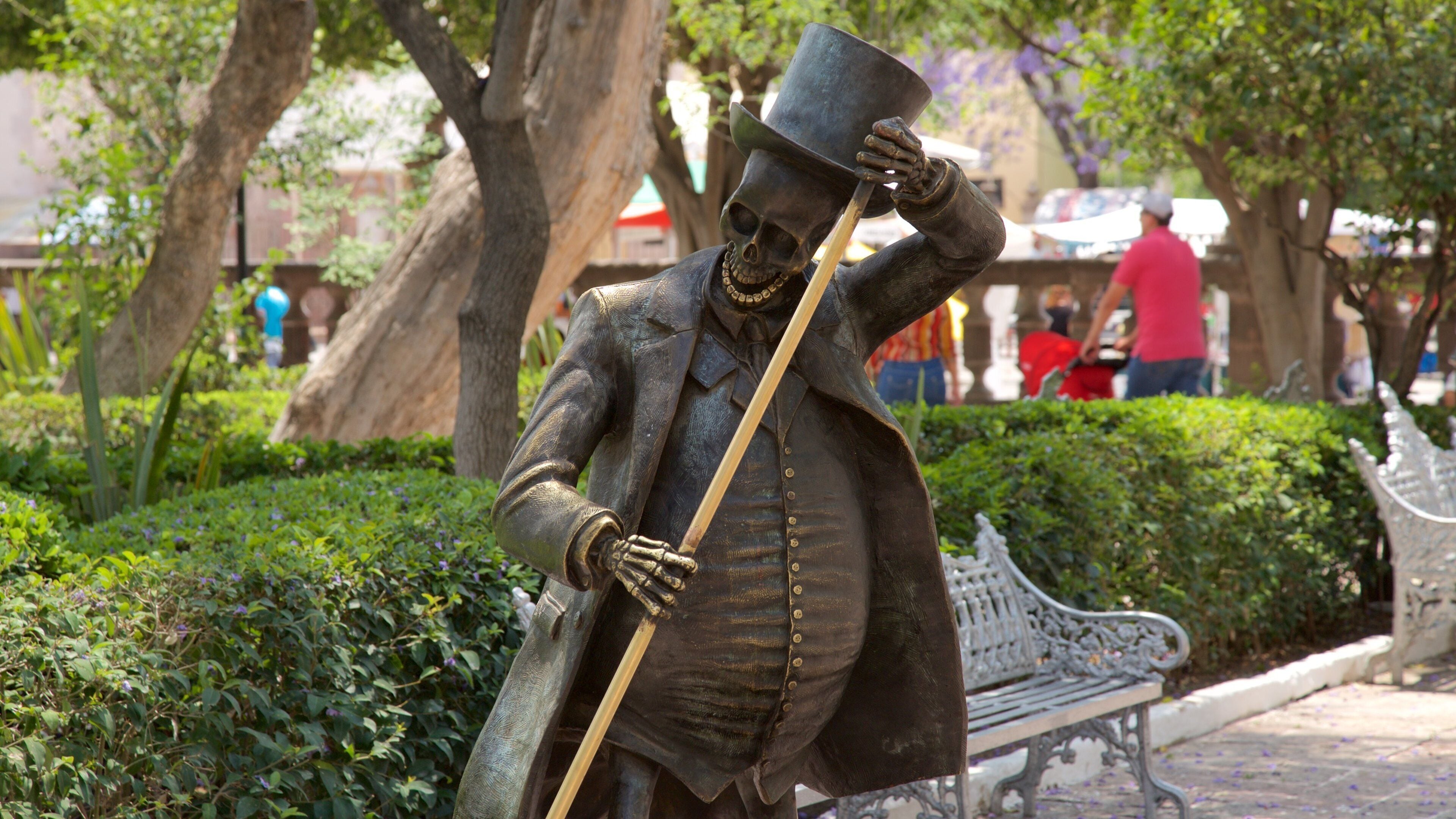 Jardin de San Marcos which includes a statue or sculpture and a park