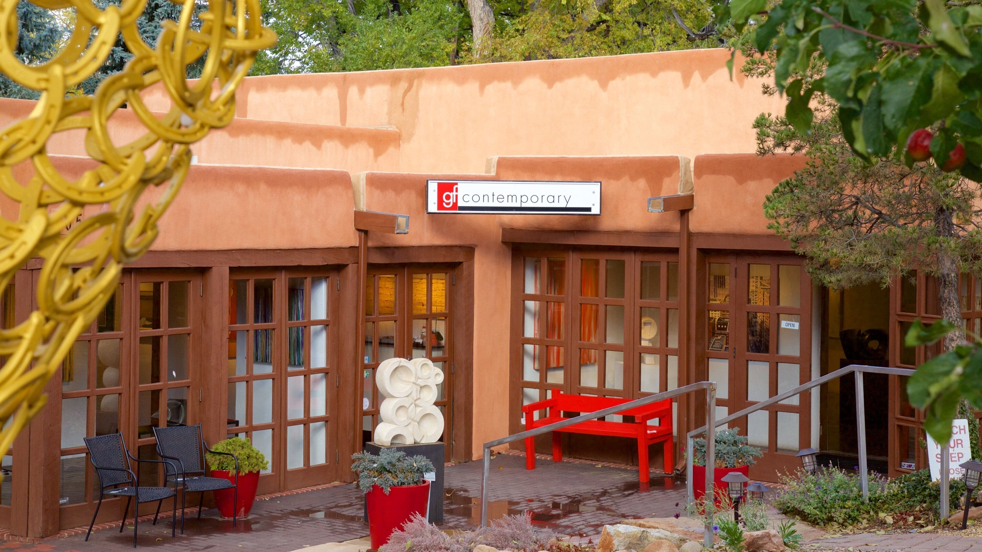 Canyon Road showing street scenes