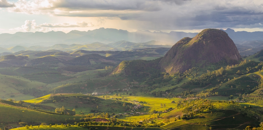 Serra do Brigadeiro, Pico dos Soares e Pedra do São Bento com chuva de verão