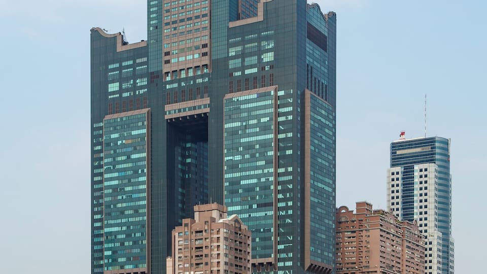 Kaohsiung, Taiwan: Kaohsiung 85 Building also known as Tuntex Sky Tower.