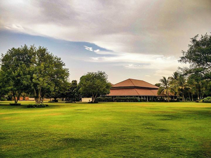 Sometimes you're in a place where the heart and the mind stand one without space 🔅🌳🌌

#StunningStructures #Architecture #Nature #Gujarat #India