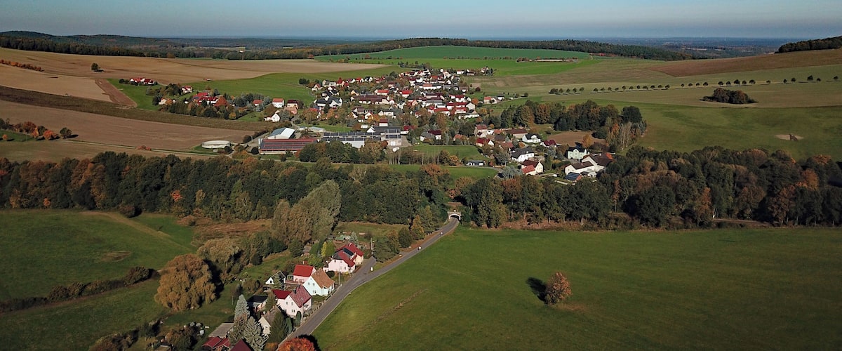 LĂŒckersdorf (Kamenz) aus der Luft (Blick nach Nordwesten; von Gelenau aus gesehen)