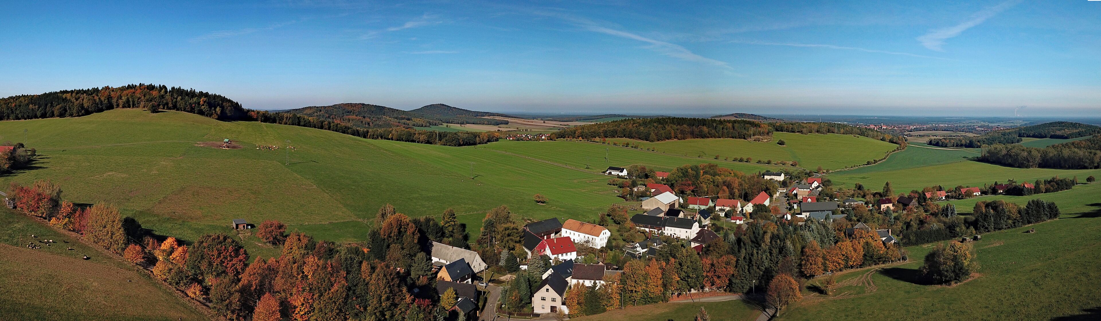 Hennersdorf (Kamenz) aus der Luft (Panorama, Blick nach Nordwesten)