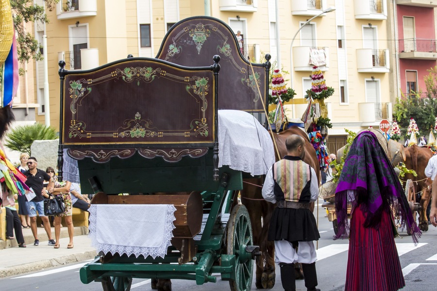 SELARGIUS, ITALIA - 2015 SETTEMBRE 13: Antico sposalizio selargino - Sardegna