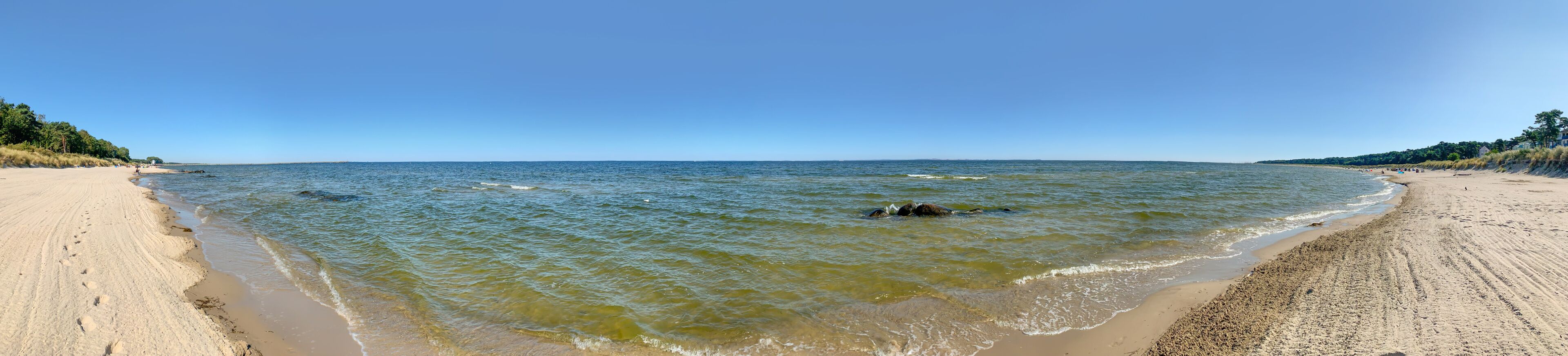 Panorama vom Greifswalder Bodden bei Lubmin in Deutschland. Konzept Landschaftspanoramen.