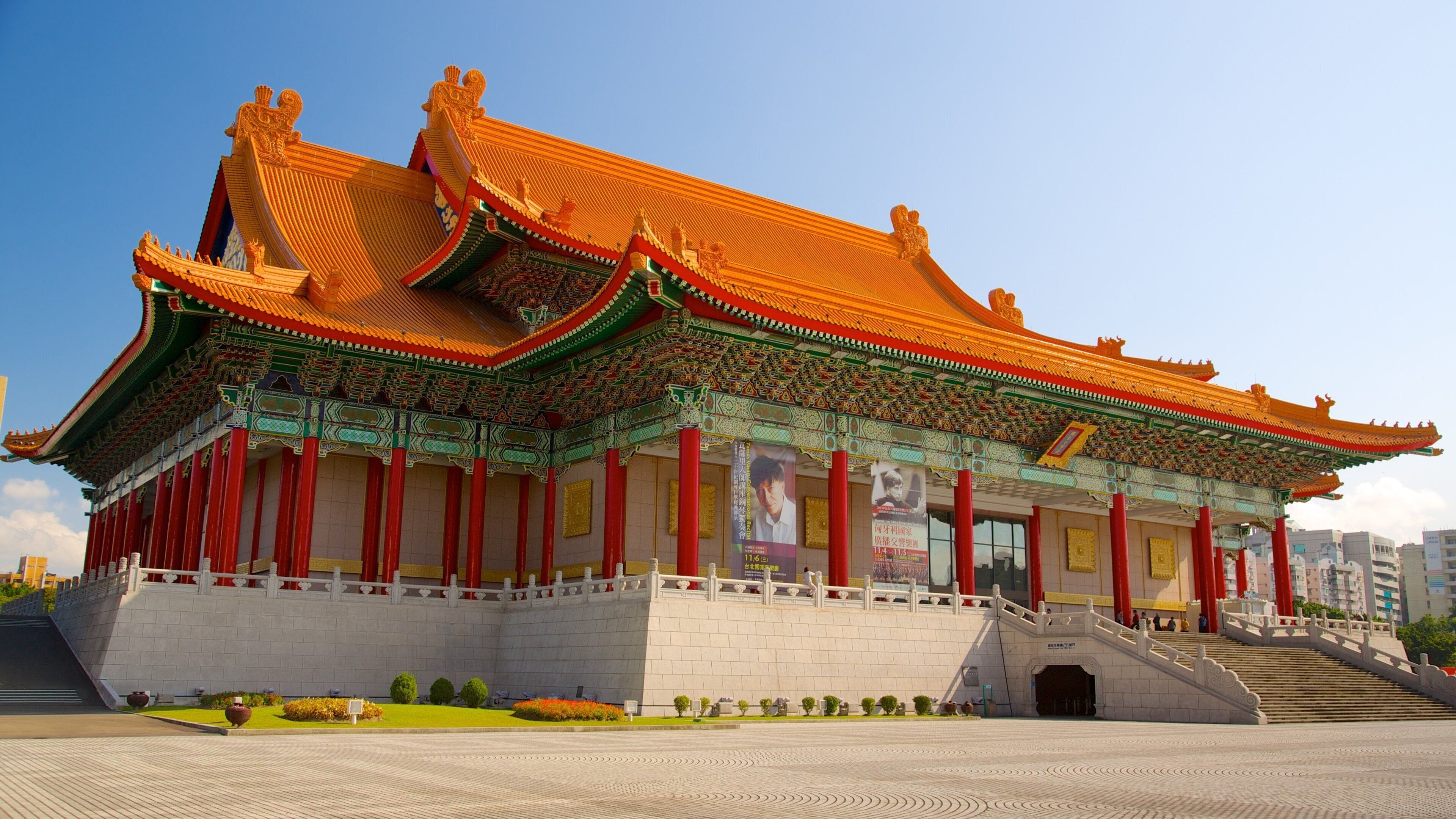 Taipei which includes heritage architecture, theater scenes and a temple or place of worship