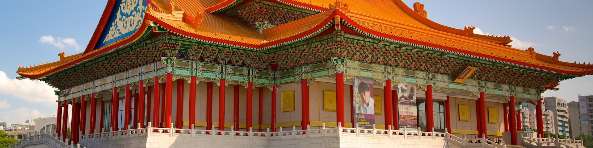 Taipéi mostrando arquitectura patrimonial, elementos religiosos y un templo o sitio de culto