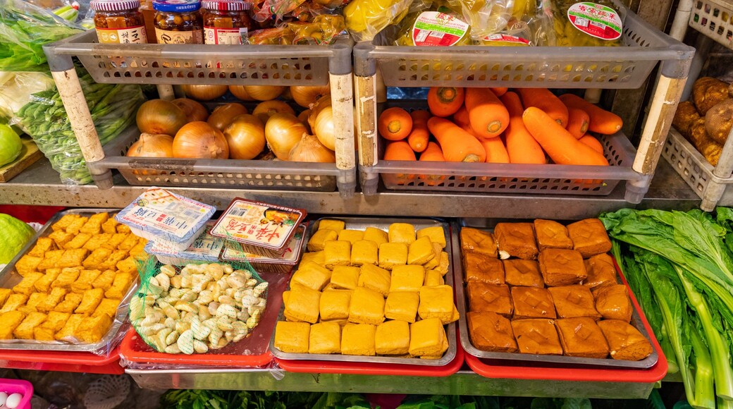 Keelung City Centre showing food and markets