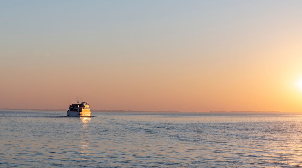 Fahrgastschiff auf der Ostsee bei Klausdorf, Barhöft