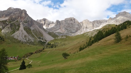 Dolomites - Alta Via 2: Stage 05-11 Rifugio Castiglioni to Rifugio Passo di Valles