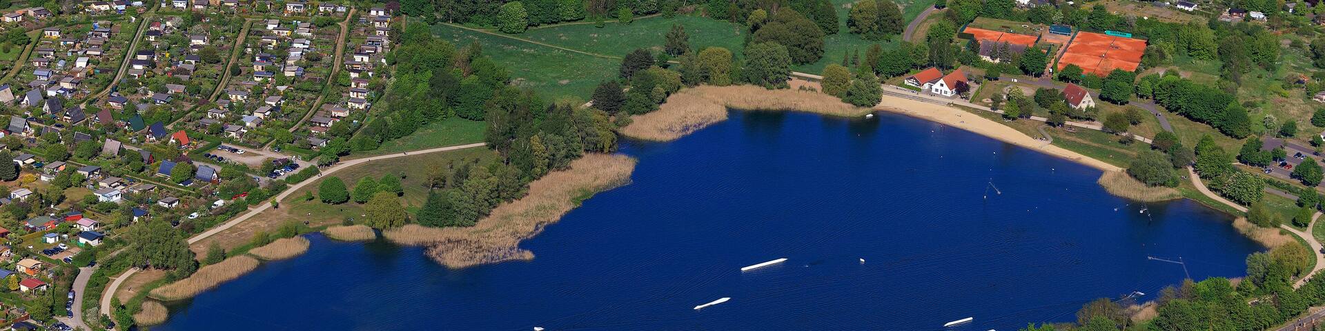 Neubrandenburg, Reitbahnsee, Wasserski, Seilbahn, Anlage, Mecklenburg-Vorpommern, Deutschland, Luftaufnahme aus dem Flugzeug