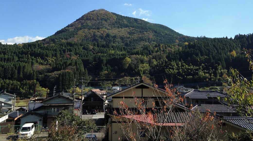 旧・町田駅(大分県)ホームより望む小倉岳