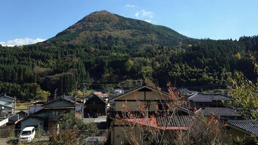 旧・町田駅(大分県)ホームより望む小倉岳