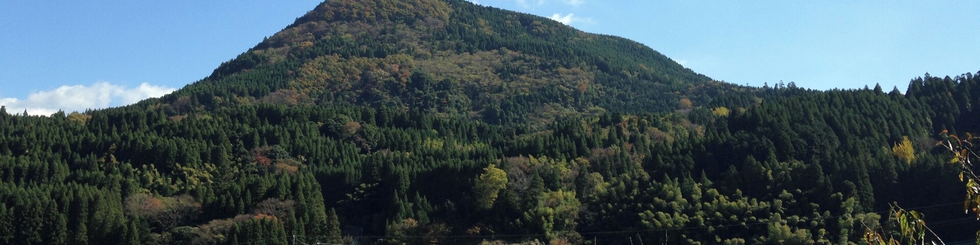 旧・町田駅(大分県)ホームより望む小倉岳
