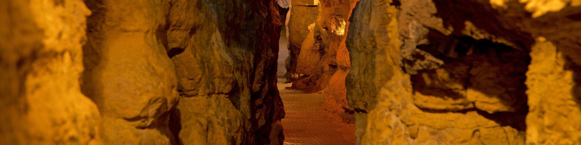 Crystal Lake Cave som inkluderar grottor