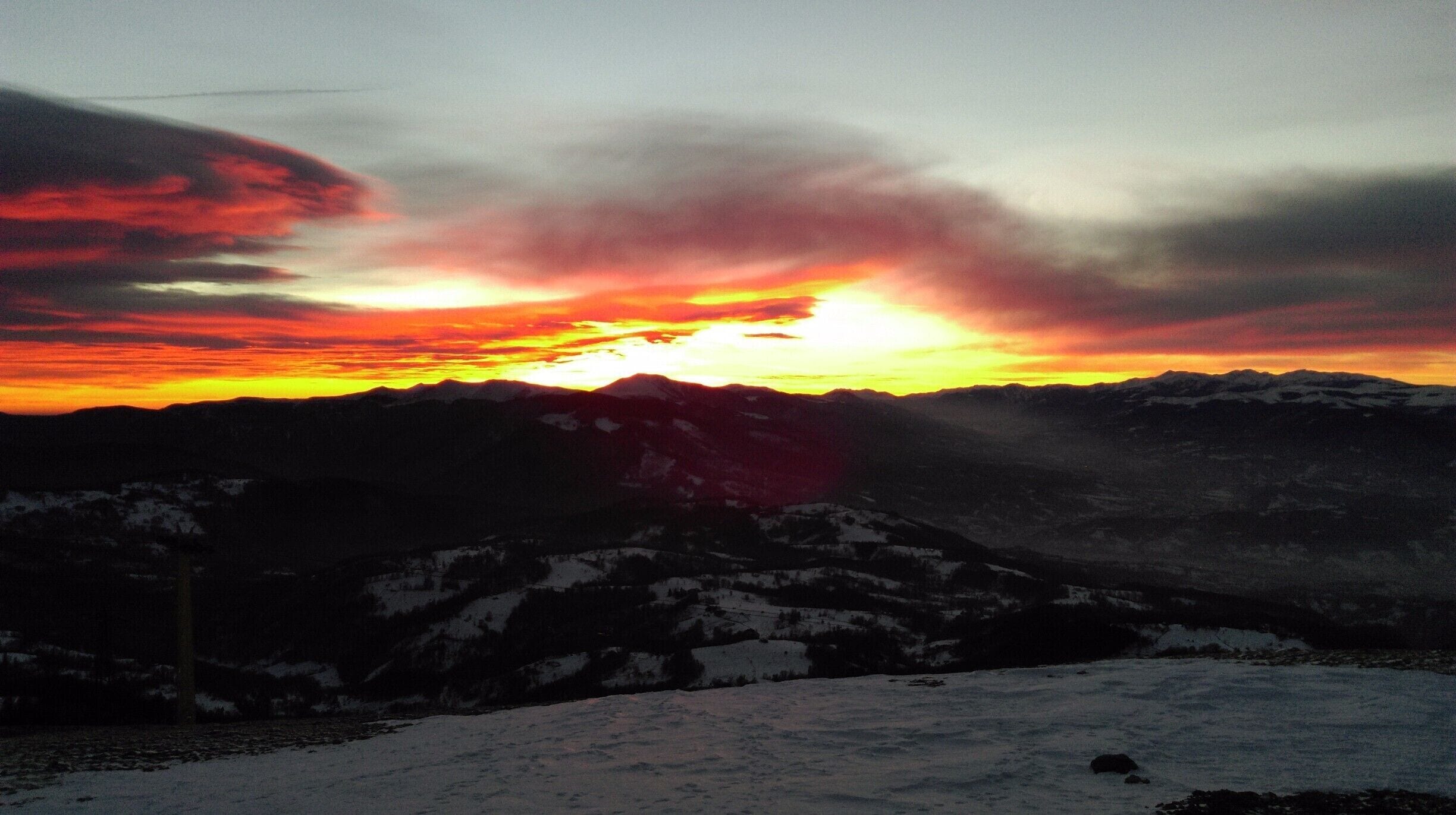 Sunset seen from a snow-park #lifeatexpedia