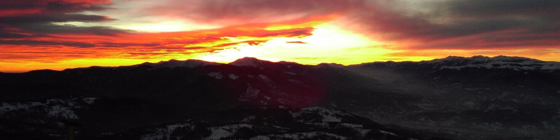 Sunset seen from a snow-park #lifeatexpedia