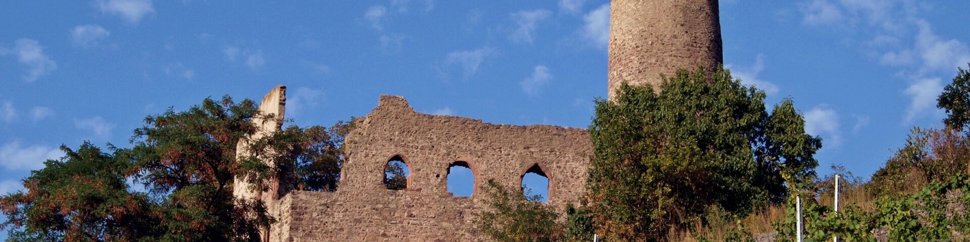 Strahlenburg, auch Schloss Strahlenberg, Burgruine in Schriesheim im Rhein-Neckar-Kreis
