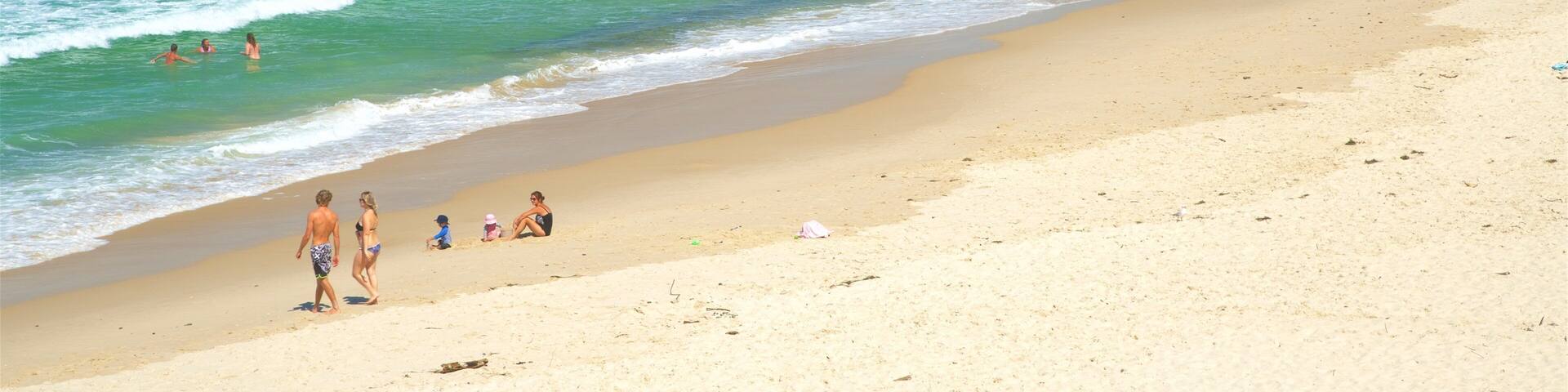 Ballina which includes a beach