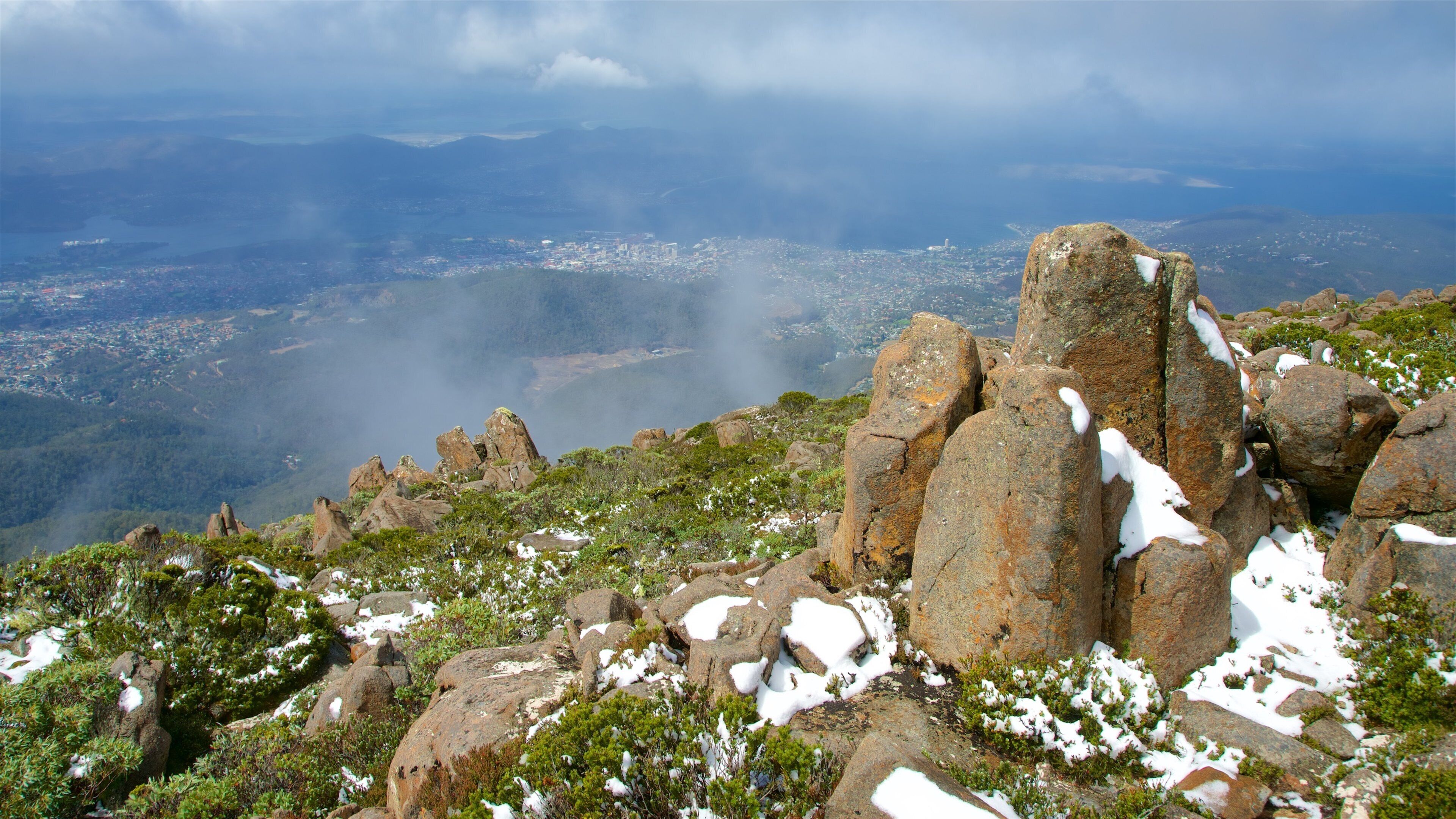 Mt. Wellington qui includes scènes tranquilles, panoramas et brume ou brouillard