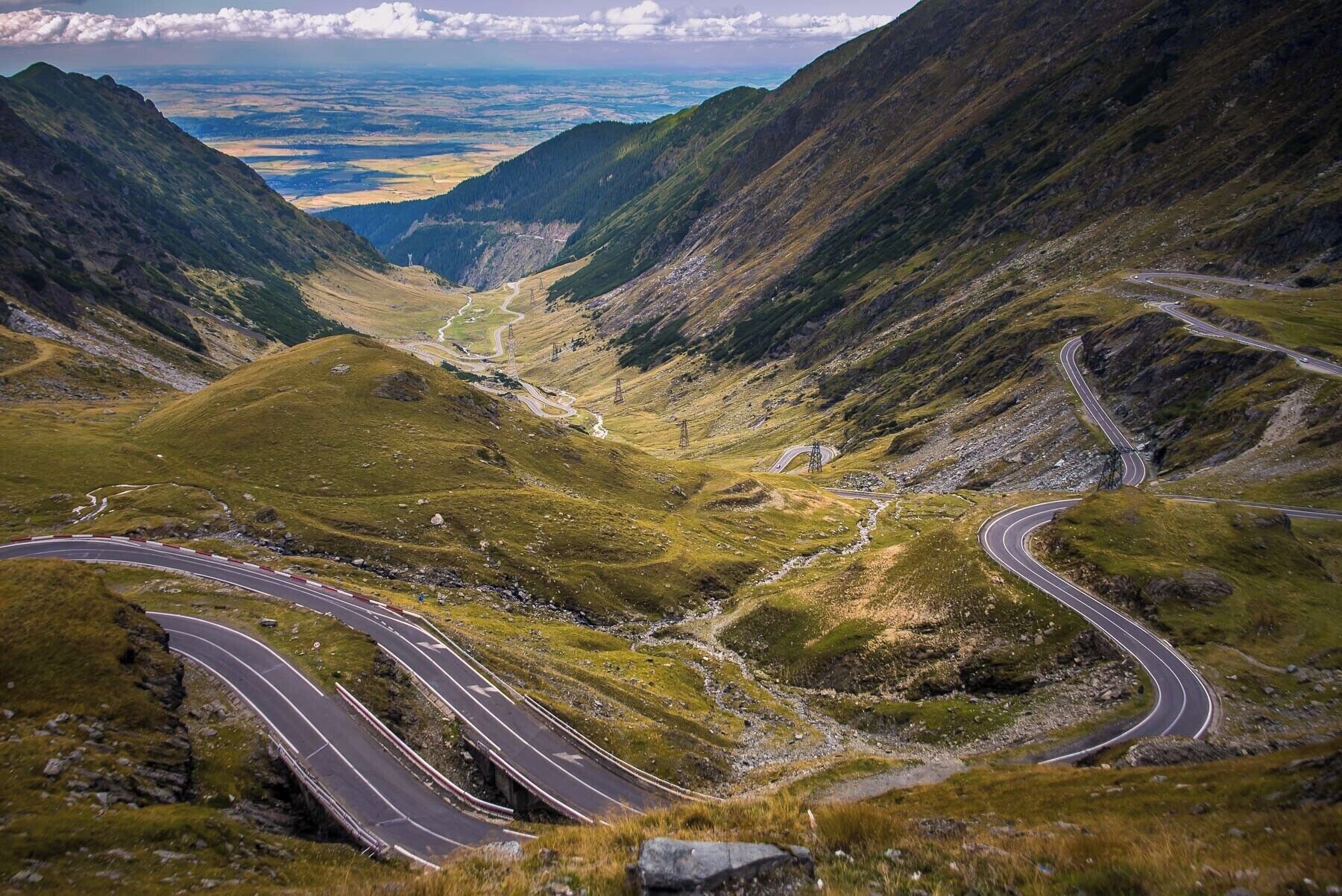 The Transfagarasan Road crosses the Carpathian mountains in Romania. Its nothern slope is "The Best Road in the World", according to the guys from "Top Gear". It´s a great journey crossing from the lowlands near Bucarest trough dense forests into the alpine parts and then straight down into Transsylvania (e.g. "Siebenbürgen"). #AboveItAll
#OnTheRoad