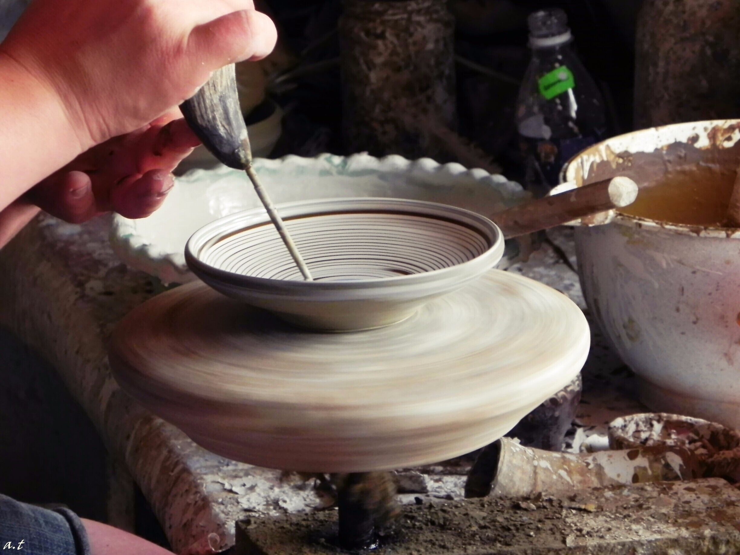 Traditional Romanian pottery under the making! Read the whole story at: http://wp.me/p1hz24-oL