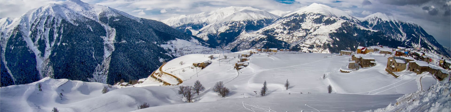 The traditional sledding competition in winter takes place in İkizdere's high mountain plateau, which can be reached even in winter, in Petran, Meşeköy, İkizdere, Rize, Turkey.