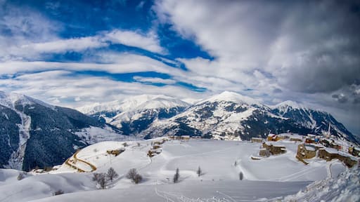 The traditional sledding competition in winter takes place in İkizdere's high mountain plateau, which can be reached even in winter, in Petran, Meşeköy, İkizdere, Rize, Turkey.