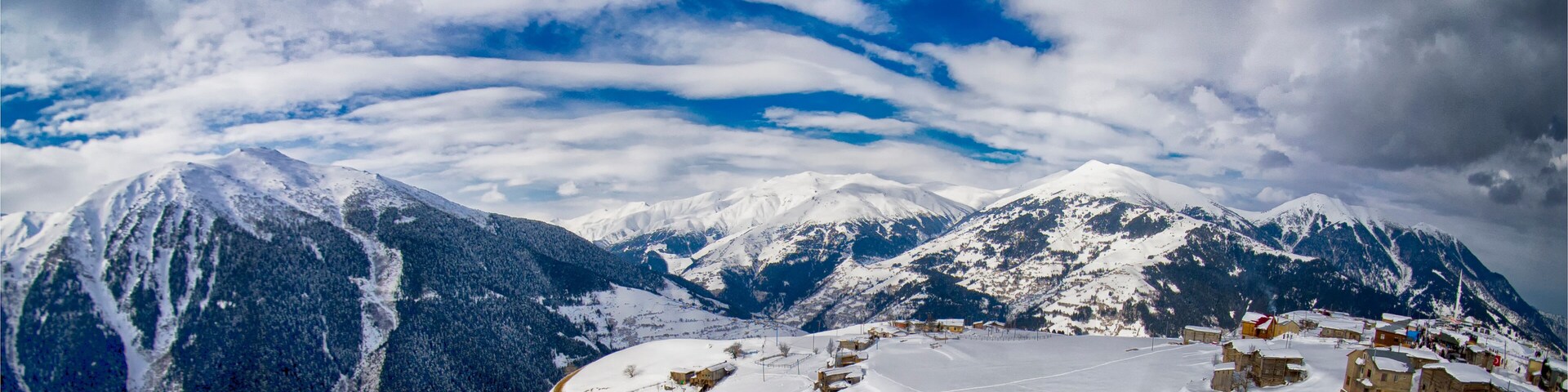 The traditional sledding competition in winter takes place in İkizdere's high mountain plateau, which can be reached even in winter, in Petran, Meşeköy, İkizdere, Rize, Turkey.
