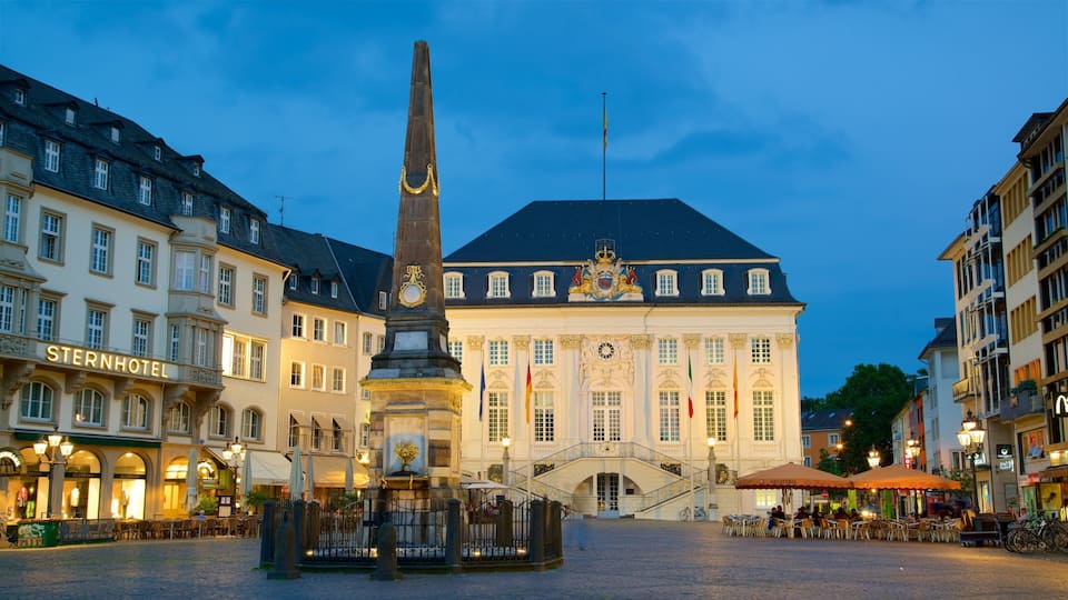 Zentrum showing a monument, heritage elements and a square or plaza