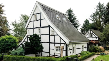 Odenthal, Monument 29, 2-storeyed half-timbered house, Lanzemich (Voiswinkel), Am Brunnen 1