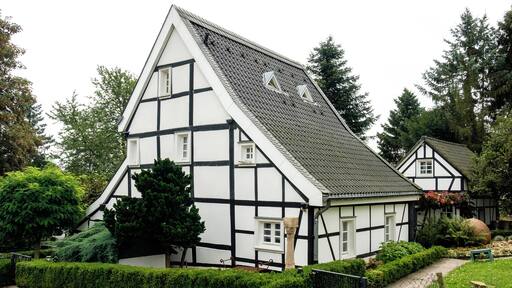 Odenthal, Monument 29, 2-storeyed half-timbered house, Lanzemich (Voiswinkel), Am Brunnen 1