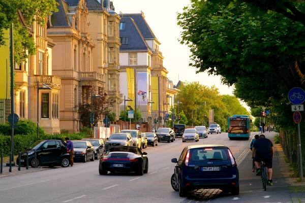 Museumsufer showing heritage elements