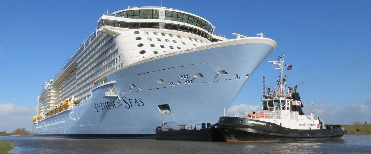 Cruise ship Anthem of the Seas leaves the Meyer Werft