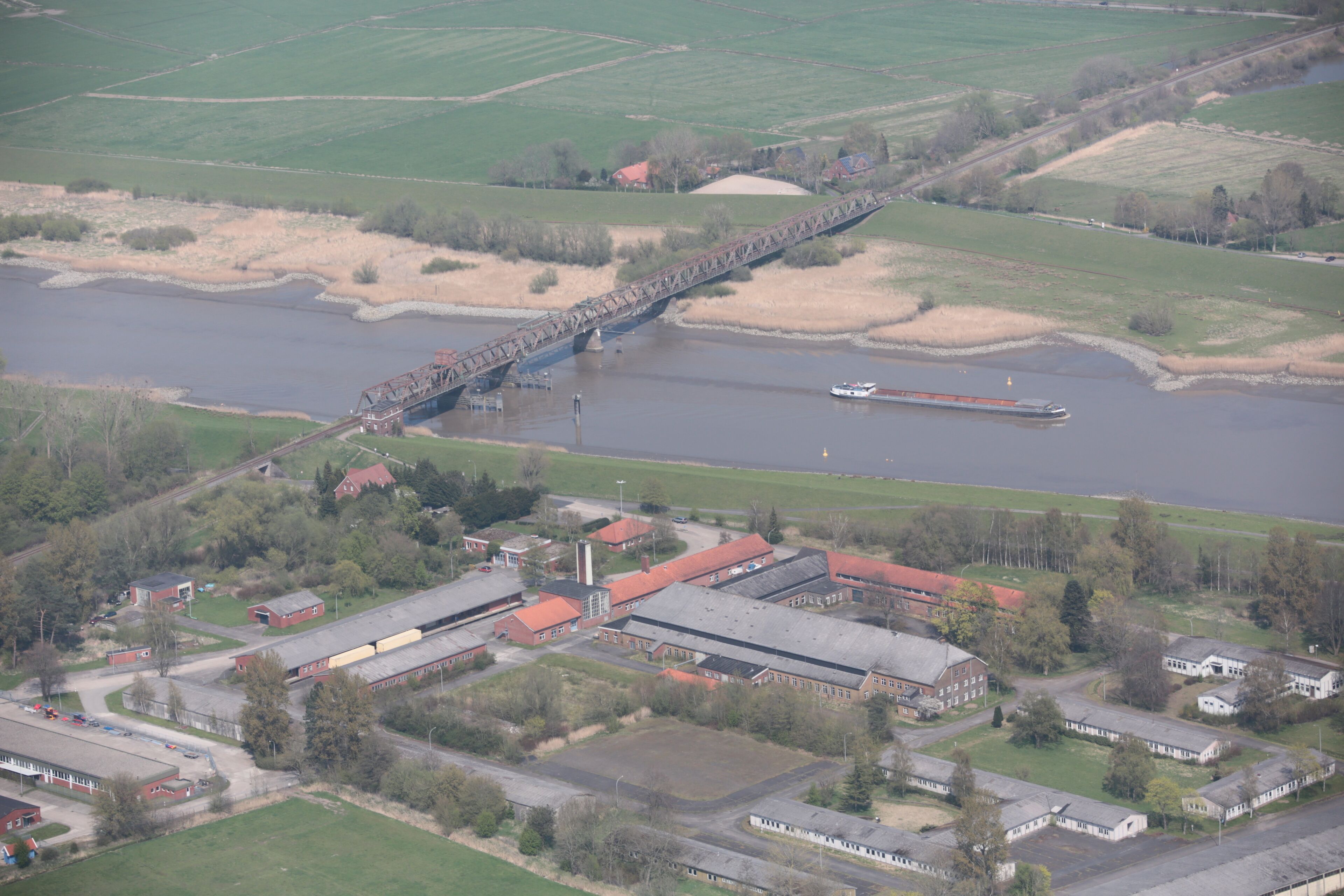 Fotoflug von Nordholz-Spieka nach Oldenburg und Papenburg This photo was taken by Alchemist-hp. If you use one of my photos, an email (account needed) or a message or direct to: my email account would be greatly appreciated. Please note the license terms. Other licensing terms can get discussed, too. This file is copyrighted and has been released under a license which is incompatible with Facebook's licensing terms. It is not permitted to upload this file to Facebook.