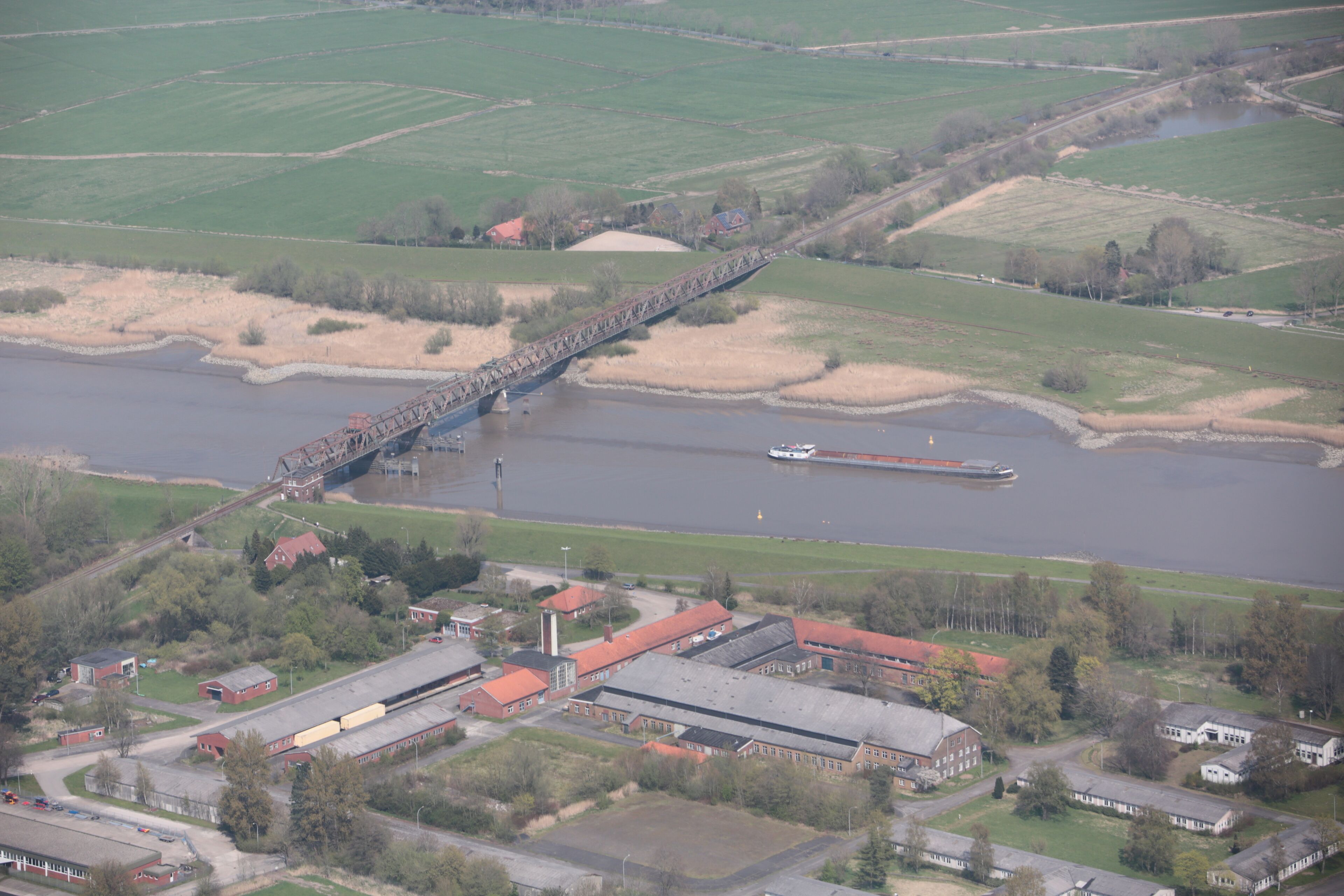 Fotoflug von Nordholz-Spieka nach Oldenburg und Papenburg This photo was taken by Alchemist-hp. If you use one of my photos, an email (account needed) or a message or direct to: my email account would be greatly appreciated. Please note the license terms. Other licensing terms can get discussed, too. This file is copyrighted and has been released under a license which is incompatible with Facebook's licensing terms. It is not permitted to upload this file to Facebook.