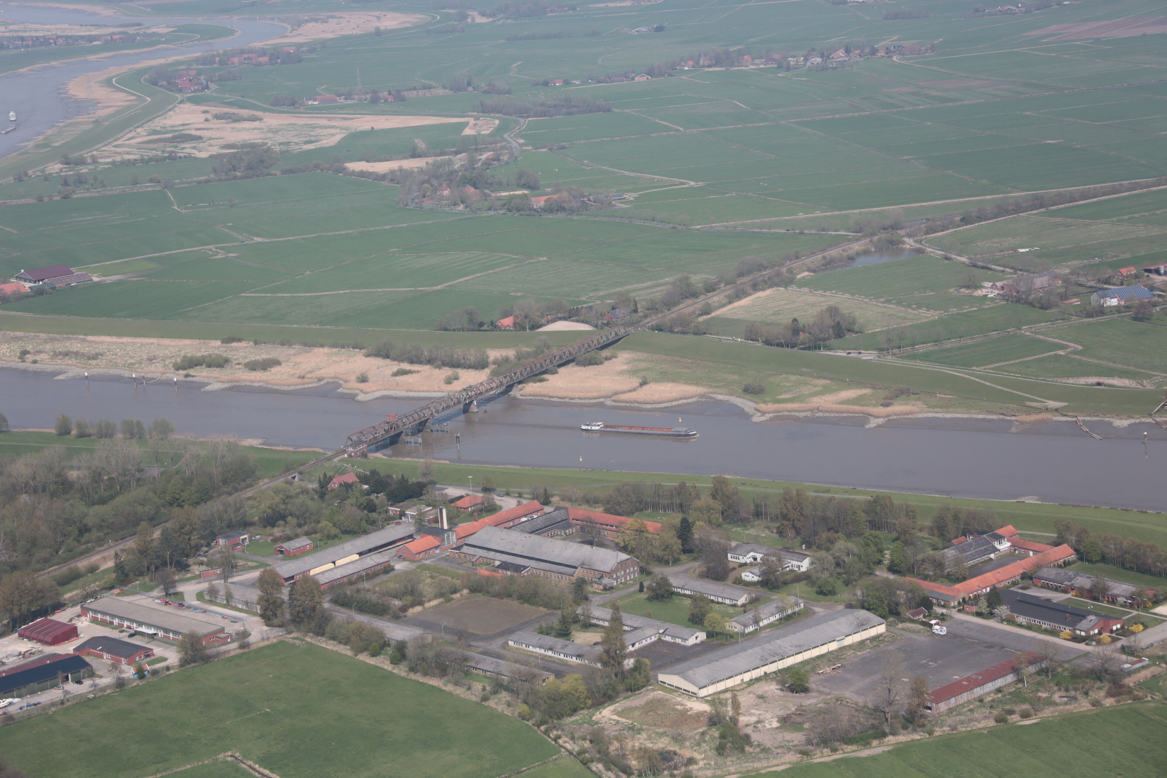 Fotoflug von Nordholz-Spieka nach Oldenburg und Papenburg This photo was taken by Alchemist-hp. If you use one of my photos, an email (account needed) or a message or direct to: my email account would be greatly appreciated. Please note the license terms. Other licensing terms can get discussed, too. This file is copyrighted and has been released under a license which is incompatible with Facebook's licensing terms. It is not permitted to upload this file to Facebook.