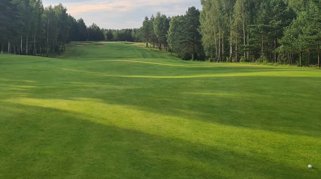 步道尽头高尔夫球场