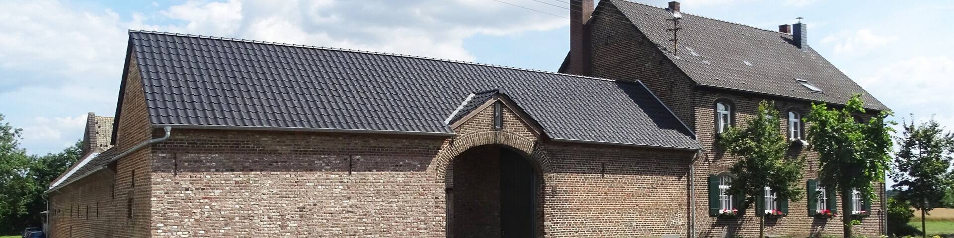 Antoniterhof in Vernich, Heimbacher Straße 73. Ansicht von der Heimbacher Straße