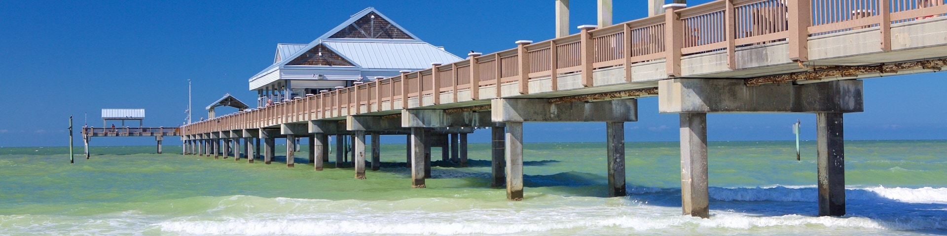Pier 60 Park que inclui paisagens litorâneas e uma praia