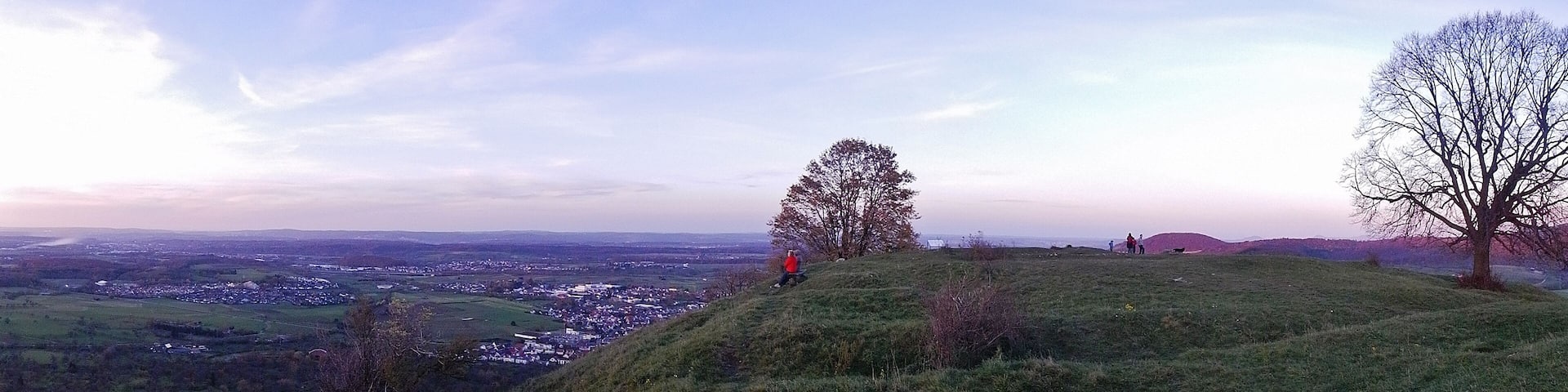 Ausblick von der Limburg (589 m ü NN; Zeuge des schwäbischen Vulkanismus, 1200 - 800 v. Chr. Festungswall der Illyrer, 1050 n. Chr. romanische Hochadelsburg durch Bertold I mit dem Bart)