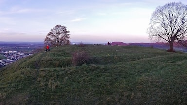Ausblick von der Limburg (589 m ü NN; Zeuge des schwäbischen Vulkanismus, 1200 - 800 v. Chr. Festungswall der Illyrer, 1050 n. Chr. romanische Hochadelsburg durch Bertold I mit dem Bart)