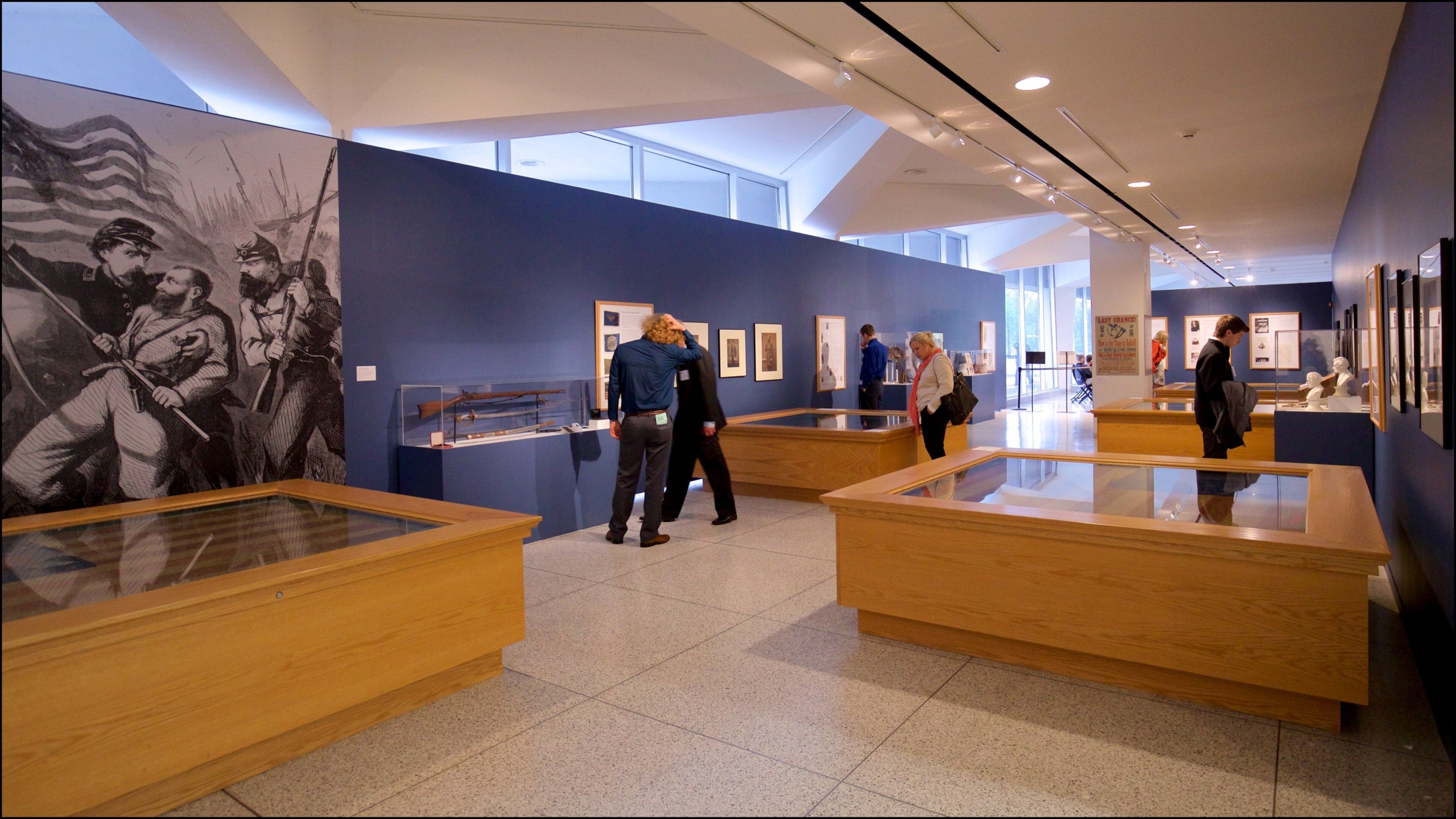 Viện bảo tàng tiểu bang New Jersey cho thấy cảnh nội thất cũng như nhóm nhỏ