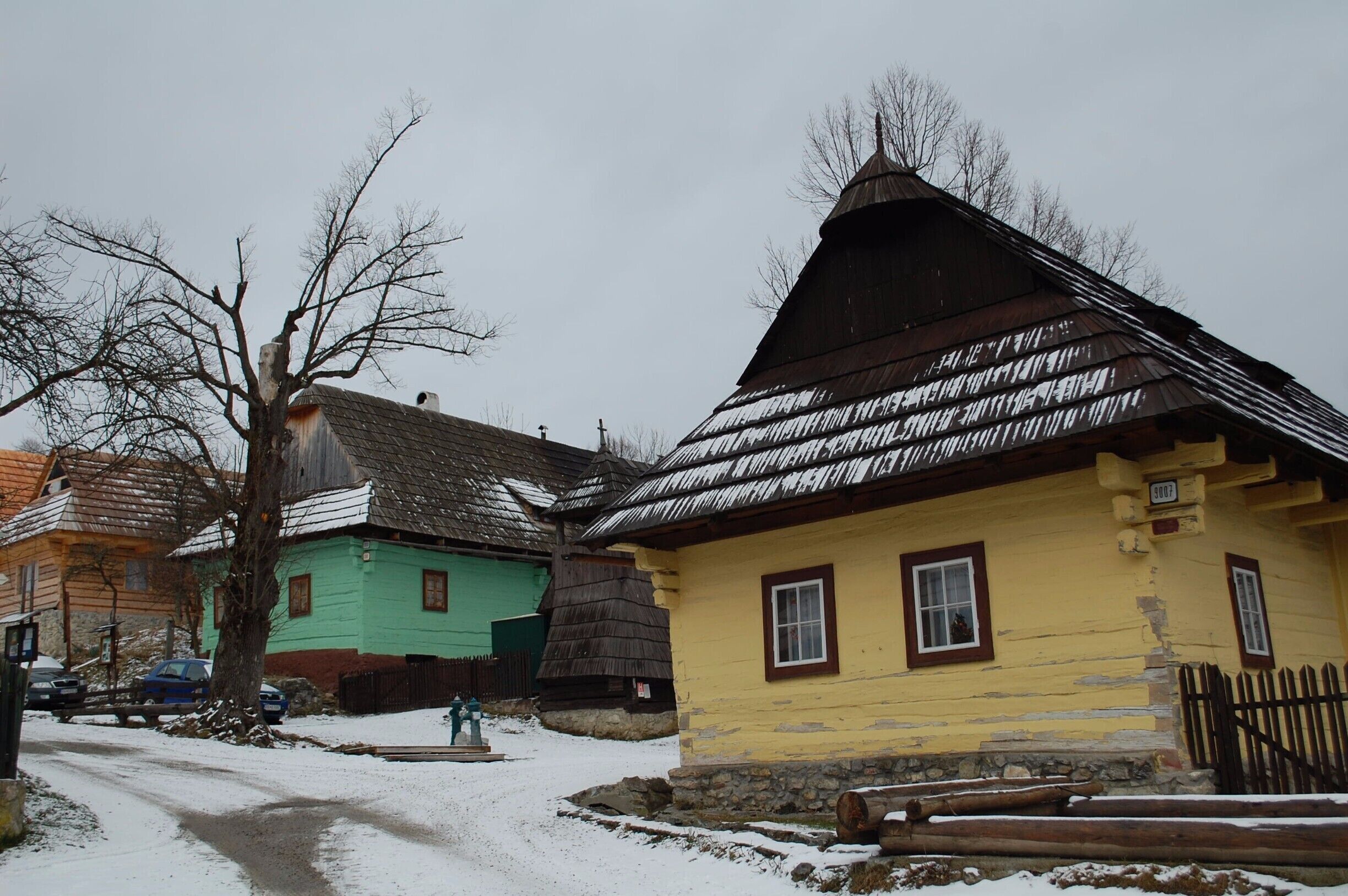 Vlkolínec is a historic village situated between Veľká Fatra and Nízke Tatry national parks.

There are around 50 traditional wooden houses, consisting of 2-3 rooms each. Just to the left of the yellow house is a wooden belfry from the 18th century. A couple of the houses have been turned into (very) small museums detailing traditional life in the village.

The village has been a UNESCO World Heritage Site since 1993.

#UNESCO #architecture #history