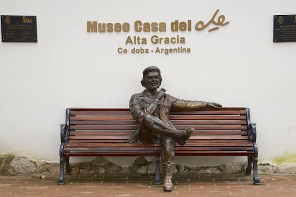 Museum of Che Guevara which includes a statue or sculpture