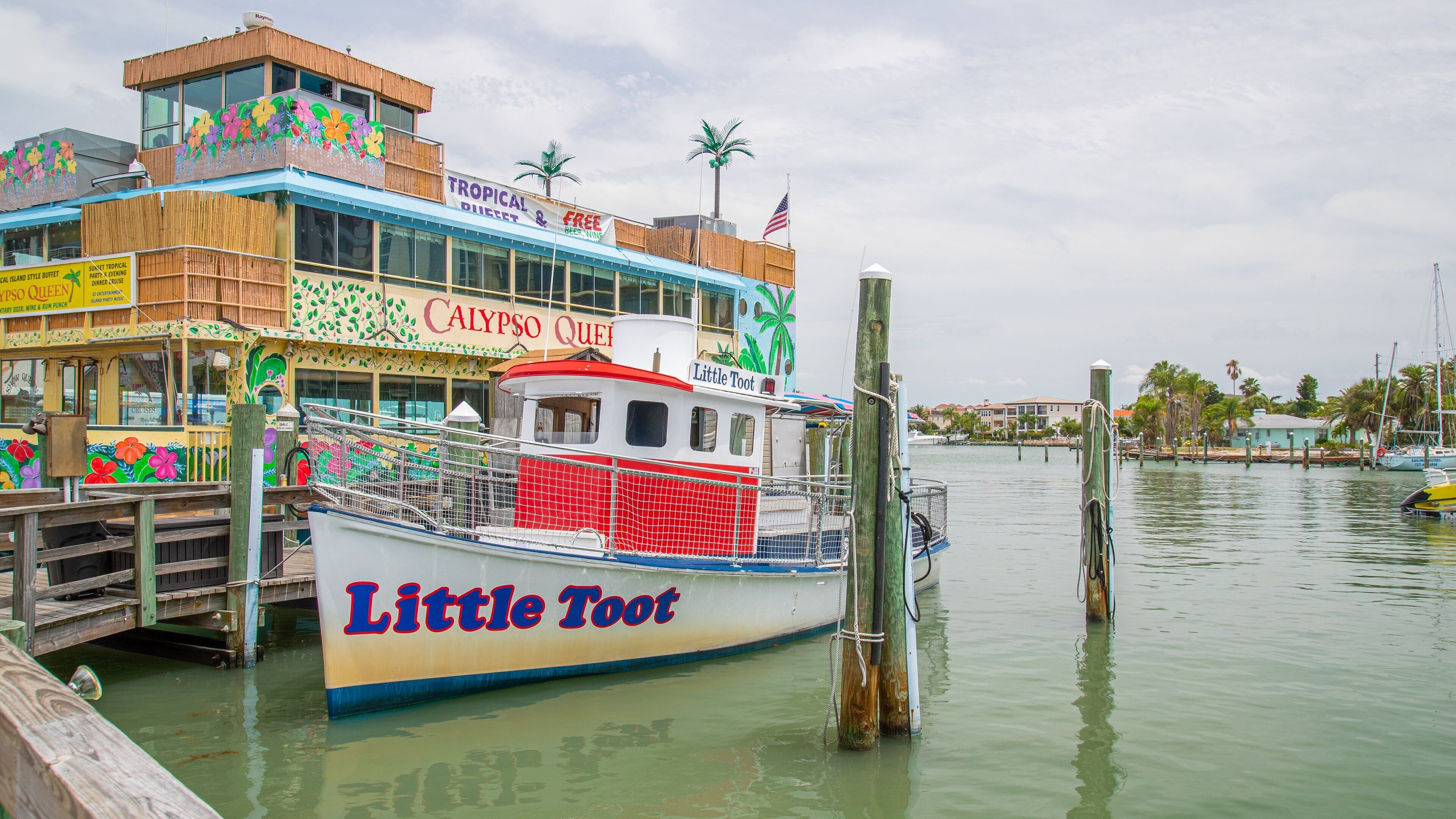 Clearwater Municipal Marina featuring signage and a bay or harbor